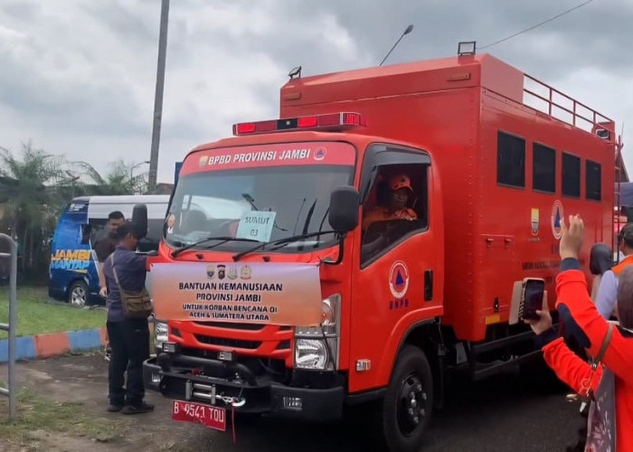 Gubernur Al Haris Lepas 25 Truk Bantuan dan Rp 2,5 M Donasi Kemanusiaan dari Provinsi Jambi