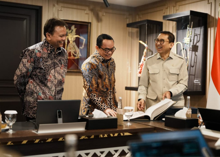 Terima Audiensi Dirut PERURI, Menbud Dorong Filateli Sebagai Media Edukasi Sejarah bagi Generasi Muda