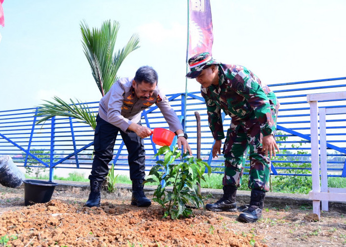 Polda Jambi Dukung Penanaman Bambu dan Pohon Produktif, Perkuat Mitigasi Bencana dan Kelestarian Lingkungan