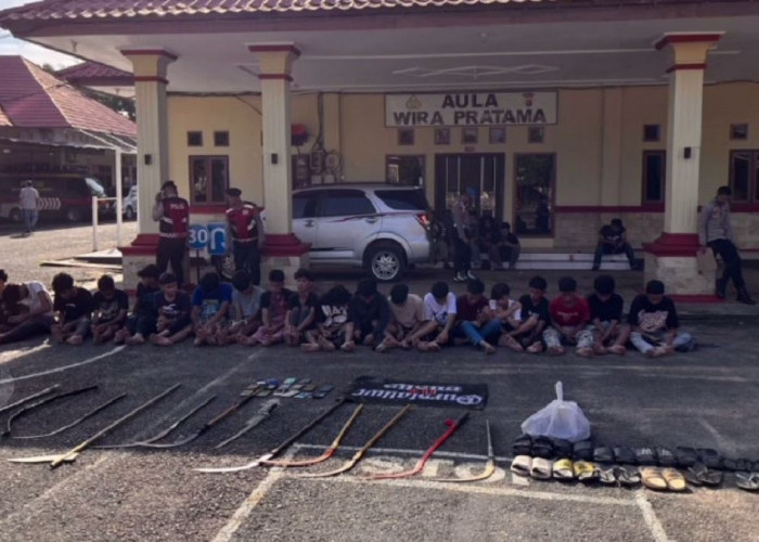Polisi Ringkus Puluhan Anggota Geng Motor Bersenjata Tajam Di Muaro Jambi 
