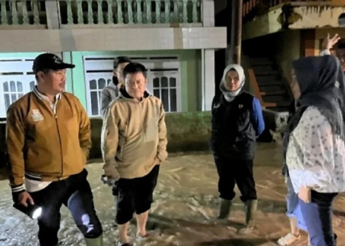 Bupati Monadi Tinjau Banjir Bandang Tanjung Pauh