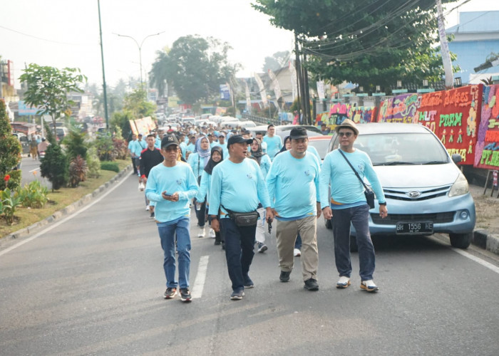 Rayakan HUT ke-50, Keluarga Besar  Perumdam Tirta Mayang Gelar Jalan Santai