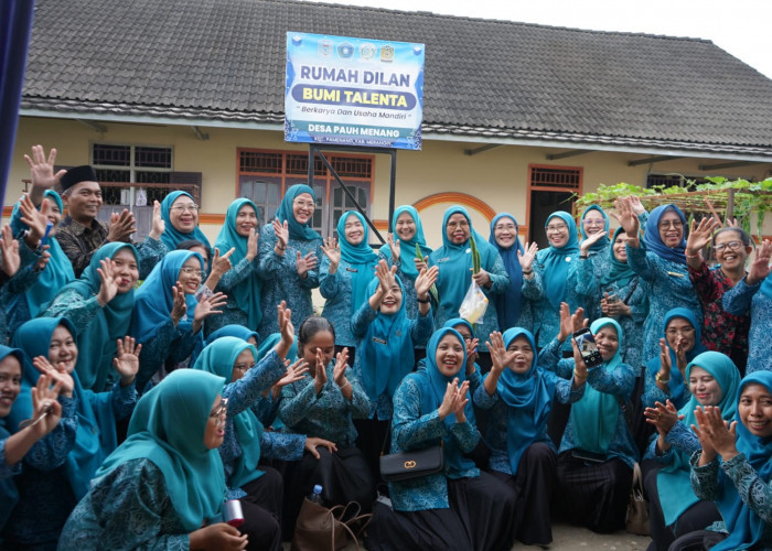 Hesti Haris Kunjungi Rumah Dilan Bumi Talenta di Desa Pauh Pamenang