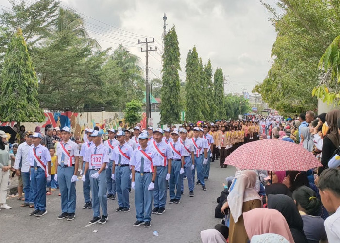 Semarak HUT ke-78 RI, Ribuan Masyarakat Batanghari Saksikan Pawai Pembangunan