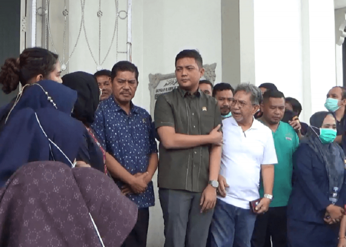 Honorer RSUD Raden Mataher Datangi Kantor DPRD Provinsi Jambi 