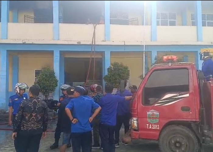 Kebakaran SMPN 2 Sungai Penuh Hanguskan 6 Kelas