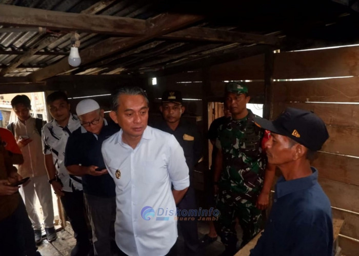 Wabup Muaro Jambi Tinjau Korban Kebakaran di Desa Bakung
