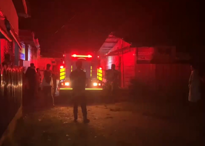 2 Rumah Bedeng di Muaro Bulian Hangus Terbakar   