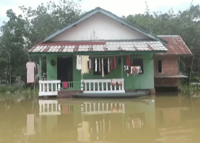 Banjir Makin Meluas, 73 Rumah di Kelurahan Pasar Baru Kabupaten Batanghari Terendam