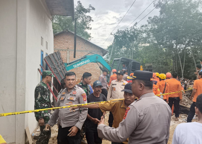 Longsor di Bungo Telan Dua Korban Jiwa, Wakapolres Pimpin Langsung Evakuasi