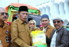 Wawako Sungai Penuh Azhar Lepas Bantuan Korban Bencana Sumbar