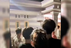 Ratusan Warga Geruduk Rumah Mewah Milik Terduga Bandar Sabu di Batang Hari