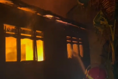 Korsleting Listrik, Satu Unit Rumah di Telanaipura Hangus Terbakar