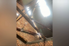 Waspada Cuaca Ekstrem 3 Rumah di Batang Hari Diterjang Angin Puting Beliung