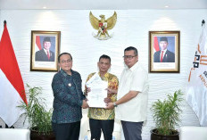 Masalah Zona Merah, Wali Kota Maulana Bersama Kemas Faried Serahkan Surat Permohonan ke Presiden