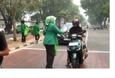 Peduli Warga Terdampak Kabut Asap, PPP dan PW WPP Bagikan Masker dan Vitamin