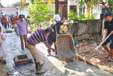 Gotong Royong Bersama Warga, Wali Kota Maulana Serahkan Kebermanfaatan Program Kampung Bahagia