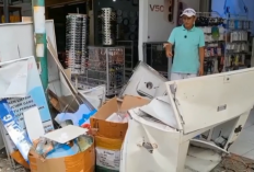 Mini Bus Sempat Senggol Mobil Sebelum Tabrak Konter Hp