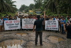 Warga Tiga Desa Bersatu, Ancam Blokade Jalan Jika Perusahaan Tetap Abaikan Kerusakan
