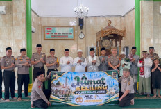 Jumat Keliling, Polres Muaro Jambi Perkuat Silaturahmi dan Pesan Kamtibmas Bersama Masyarakat