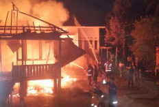 Rumah Panggung di Muaro Jambi hangus Terbakar, Damkar Kerahkan 2 Armada
