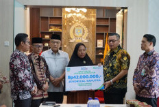 Ketua DPRD Kota Jambi Serahkan Kartu BPJS Ketenagakerjaan, Ahli Waris Terima Santunan Rp 42 Juta