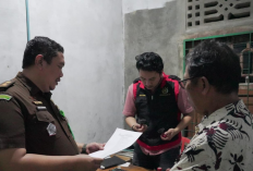 Tim Penyidik Kejari Tebo Geledah Kantor Desa Sungai Pandan