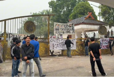 Mahasiswa Kembali Geruduk Kantor Gubernur Jambi, Desak Transparansi Dana Karhutla Rp30 Miliar