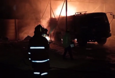 Mobil Tangki BBM Terbakar di Kelurahan Bagan Pete, Kecamatan Alam Barajo