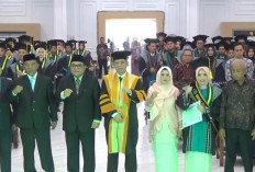 293 Mahasiswa Diwisuda, UNISBA Luluskan 272 Sarjana dan 21 Magister