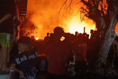Kebakaran Hebat di Muaro Jambi, 2 Rumah Warga Dilalap Api