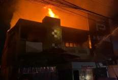 Si Jago Merah Mengamuk di Lebak Bandung, Tiga Ruko Dua Lantai Terbakar