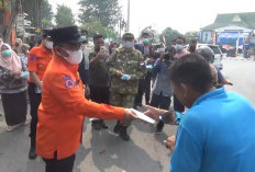 Pemkot Jambi Bagikan Masker, Warga Diminta Pantau ISPU di Tengah Kabut Asap