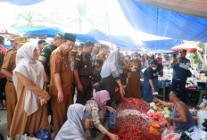 Bupati Muaro Jambi Sidak Pasar Sengeti, Pastikan Harga Bahan Pokok Stabil Jelang Idul Fitri