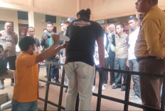 Rekonstruksi Penusukan Tuhono di Angso Duo: Korban Sempat Panjat Pagar Sebelum Tewas