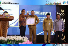 Dukung Posbakum, Wako Alfin Raih Penghargaan