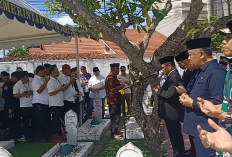 Maulana Pimpin Prosesi Pemakaman Mantan Wali Kota Jambi di TMP Satria Bhakti 