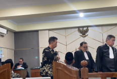 Terdakwa Korupsi Tirta Pengabuan Akui Beri Uang ke Pejabat PDAM, JPU Soroti Beda Keterangan