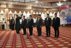 Gubernur Al Haris Lantik 5 Pejabat Pimpinan Tinggi Pratama, Tekankan Penguatan Kinerja Hingga Kekompakan Tim