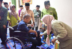 Wali Kota Maulana Kunjungi Warga Sakit Stroke, Serahkan Bantuan Kursi Roda dan Aktifkan Kembali BPJS Kesehatan