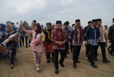 Gubernur Al Haris Harap Kenduri Sko Jadi Pemersatu dan Dorong Perbaikan Sarana Desa