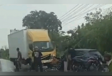 Mobil Brio Tabrakan Dengan Truk Ekspedisi