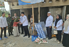 Bupati Dr.Bambang Bayu Suseno Salurkan Bantuan untuk 2 Korban Kebakaran di Pijoan Jaluko
