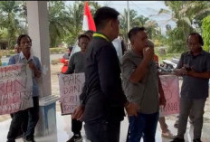 Demo Ketiga Warga Desa Parit: Geruduk Kantor PMD, Tuntut Transparansi Dana Desa hingga Desak Kades Mundur