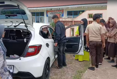 Mobil Guru SDN 227 Sirih Sekapur Menjadi Korban Pecah Kaca