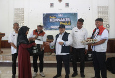 Kemnaker Salurkan Bantuan bagi Warga Terdampak Gempa di Pulau Flores