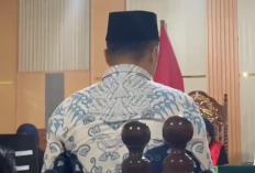 Yuses, Terdakwa Korupsi PJU Kerinci Menangis Saat Bacakan Pledoi di Pengadilan Negeri Jambi