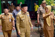 Tekankan Pemerataan Mutu Pendidikan. Gubernur Al Haris Tinjau Pelaksanaan TKA SMP di Kota Jambi