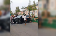 Kecelakaan Di Muara Bulian Sigra Tabrak Truk Fuso Yang Pakir Di Badan Jalan
