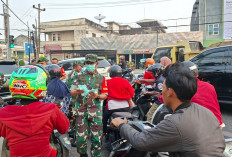 Asap Karhutla Mulai Ganggu Aktivitas, Danrem 042/Garuda Putih Turun Bagikan Masker